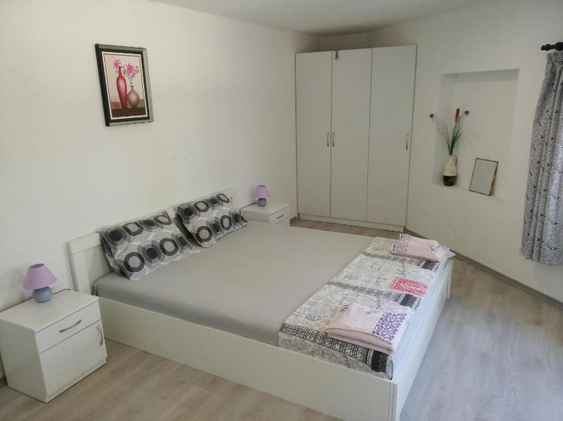 Deluxe Double Room with Extra Bed image 3