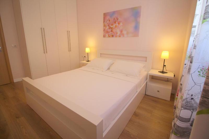One-Bedroom Apartment image 4
