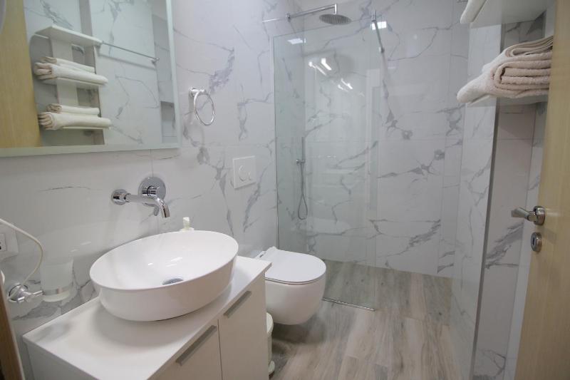 Studio Apartment with Sea View image 3