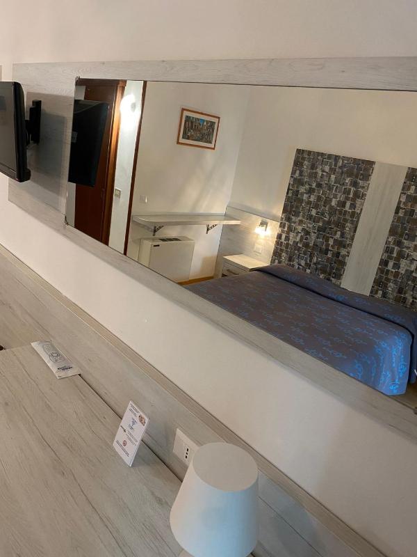 Double or Twin Room with Balcony image 4