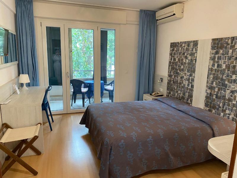 Double or Twin Room with Balcony image 3