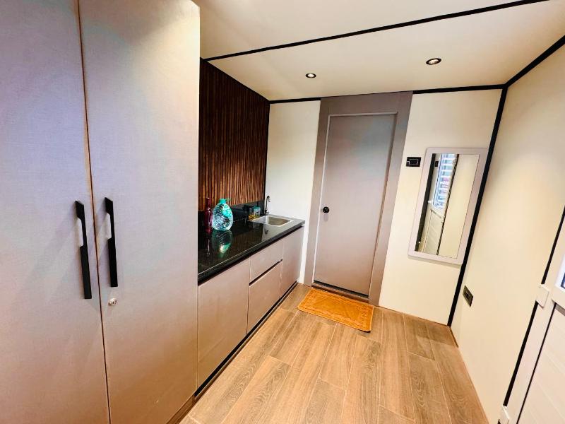 The Jade Highlands Mountain View Container Studio Room - image 10