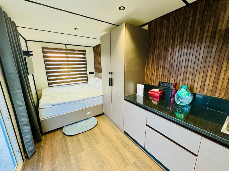 The Jade Highlands Mountain View Container Studio Room - image 2