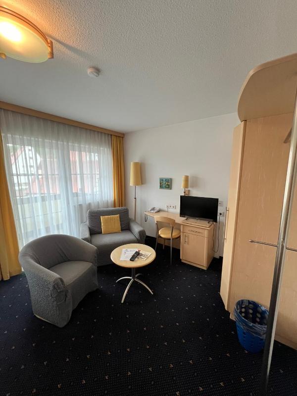 Double Room image 3