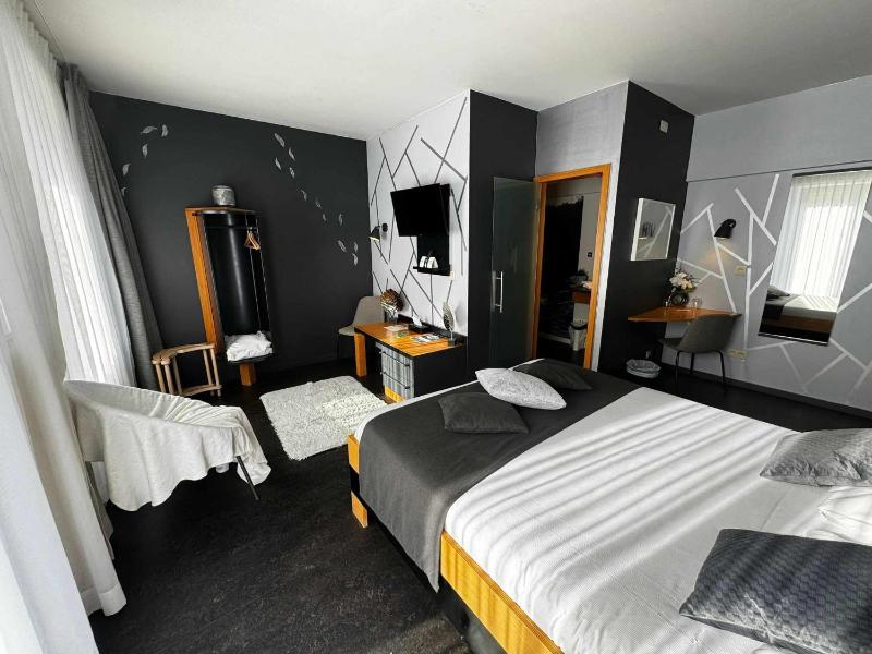 Single Room image 4