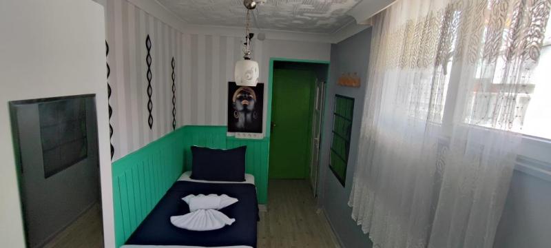 Economy Double Room image 3