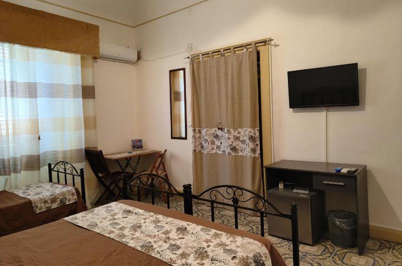 Triple Room with Balcony image 1