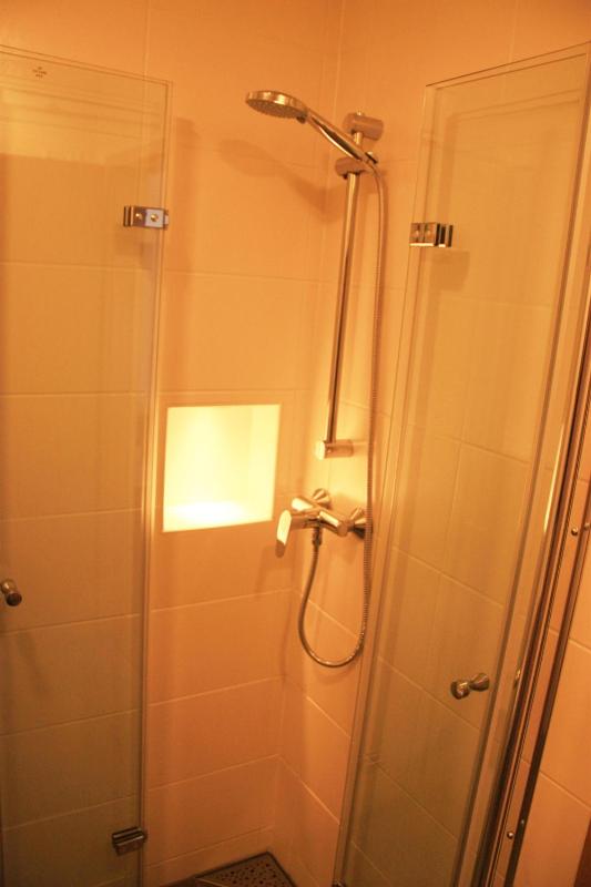 Single Room image 4