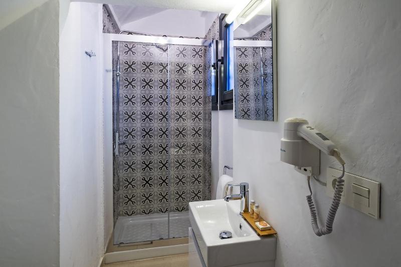 Studio Apartment with Patio Access image 4