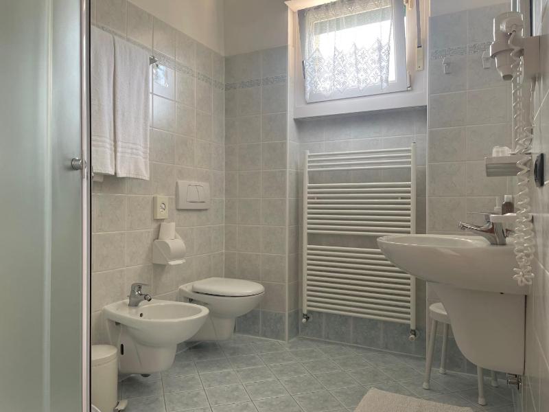 Triple Room with Lake View image 2