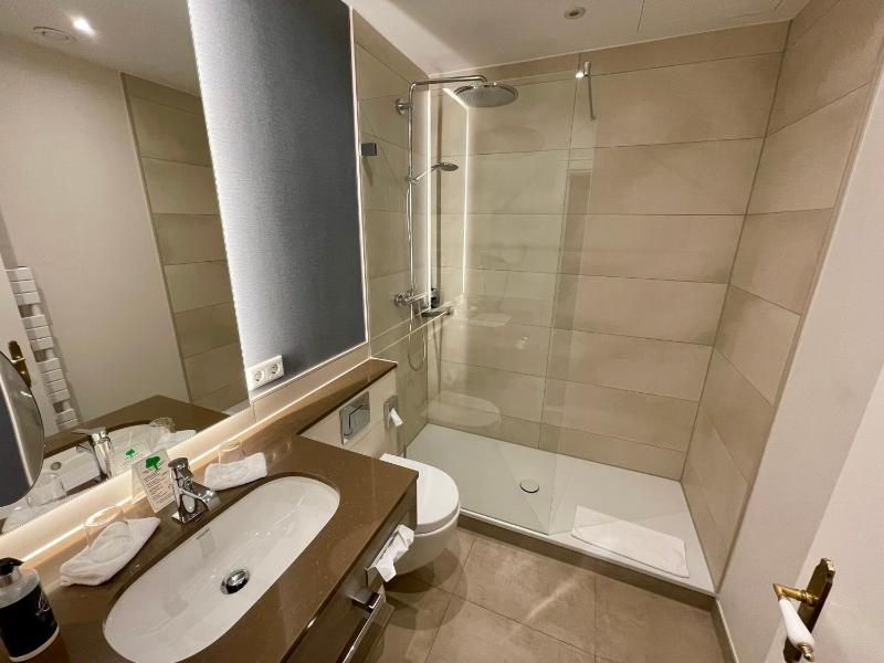 Superior Double Room with Sea View image 1