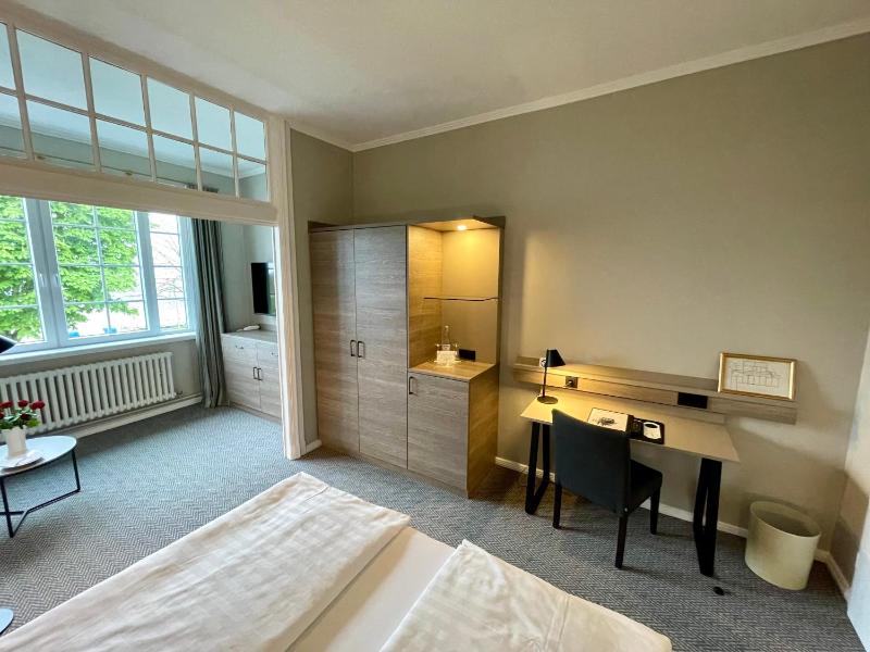 Superior Double Room with Sea View image 3