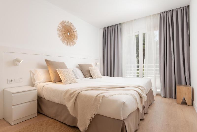One-Bedroom Apartment with Balcony image 1