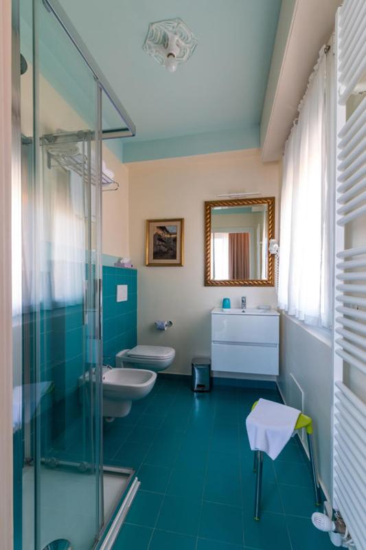 Suite with Balcony and Lake View image 1
