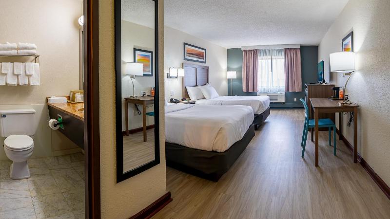 Standard Double Room with Two Double Beds image 2