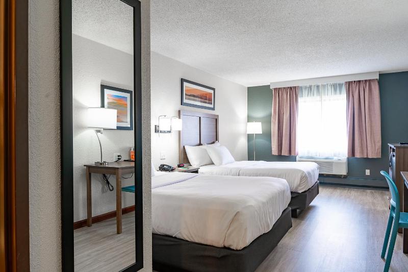 Standard Double Room with Two Double Beds image 4