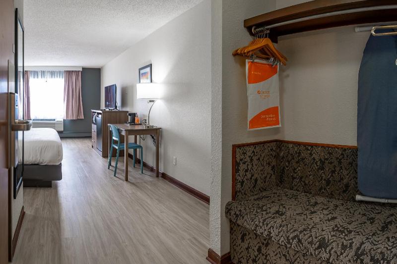 King Room - Non-Smoking image 2