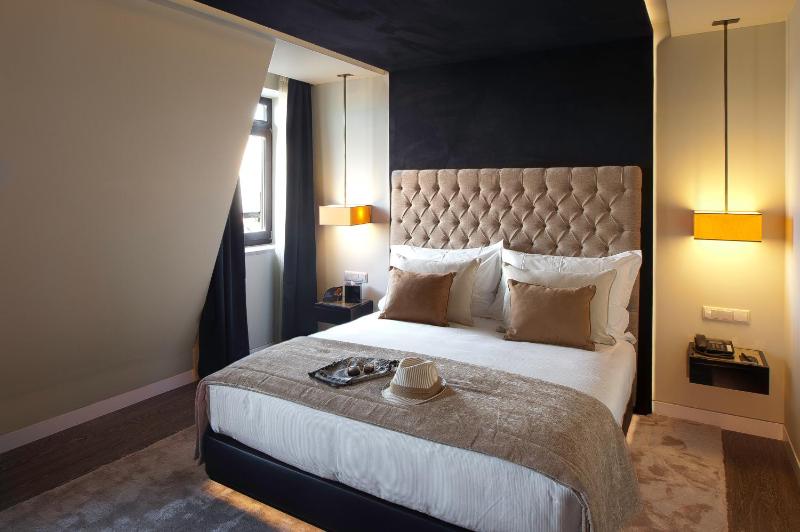 Superior Double Room image 3