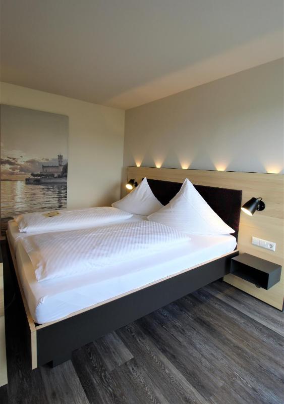 Deluxe Double Room image 2