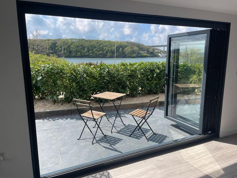 Garden lodge with Sea Views Images