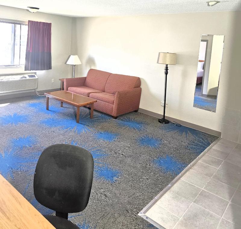 Deluxe Queen Suite with Two Queen Beds - Non-Smoking image 3