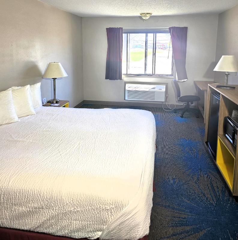 King Room - Non-Smoking image 4