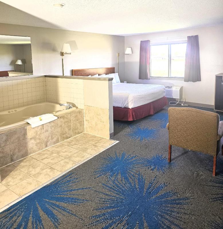 King Suite - Non-Smoking image 3
