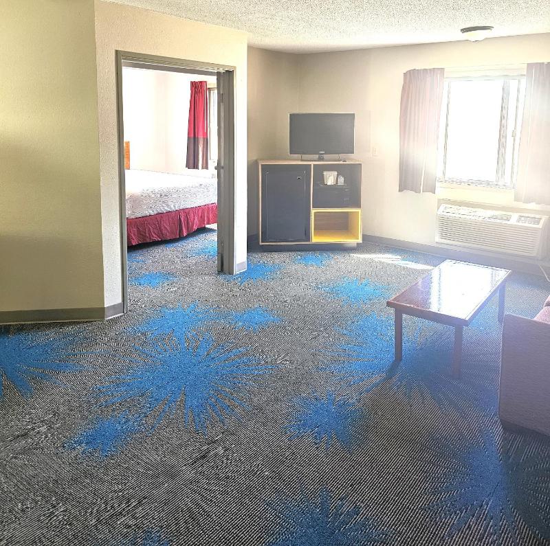 Deluxe Queen Suite with Two Queen Beds - Non-Smoking image 4