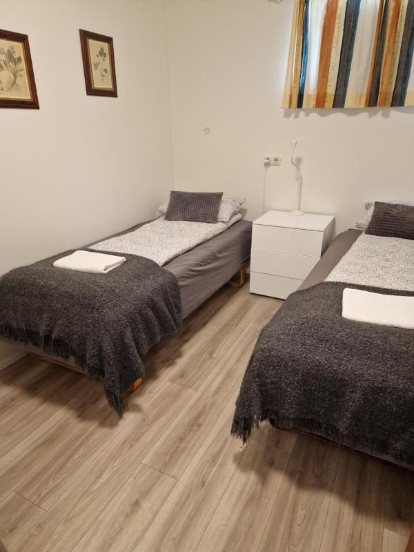 Small Twin Room image 3