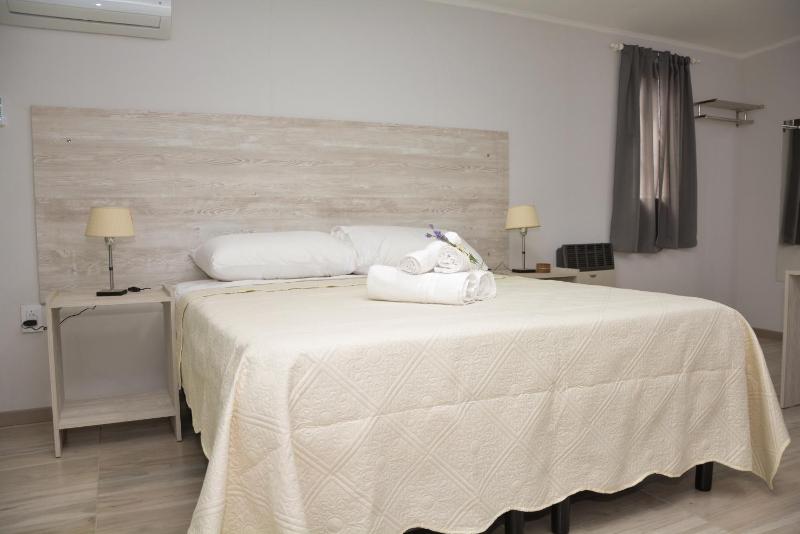 POSADA ROSSINA Habitaciones con baño privado y ambientes compartidos - image 7