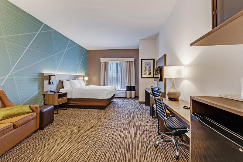 King Suite - Accessible/Non-Smoking image 4
