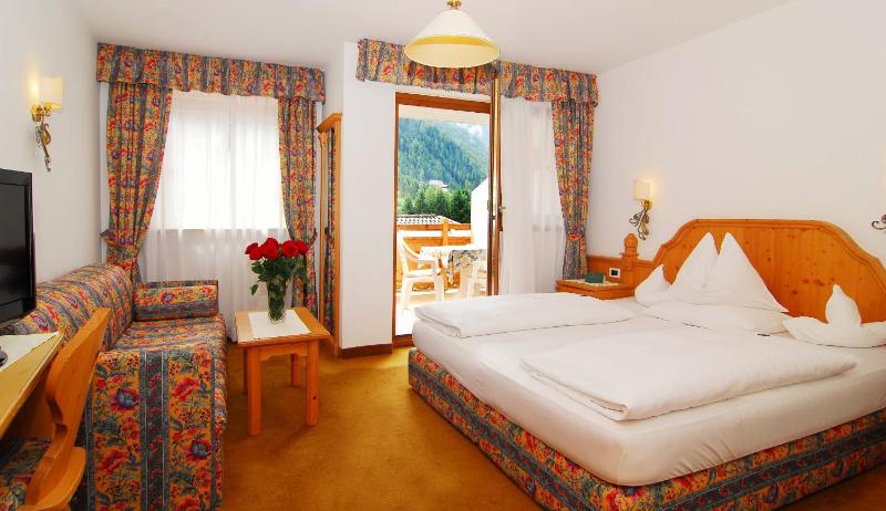 Superior Double Room image 3