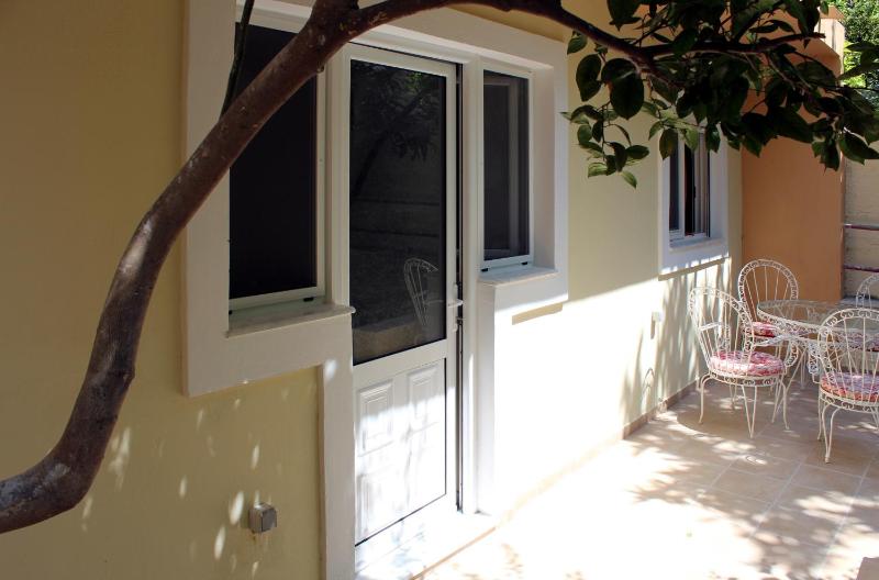 Apartment with Garden Access (2-4 Adults) image 3