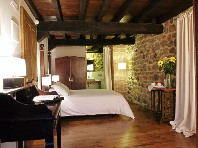 Superior Double Room with Balcony image 1