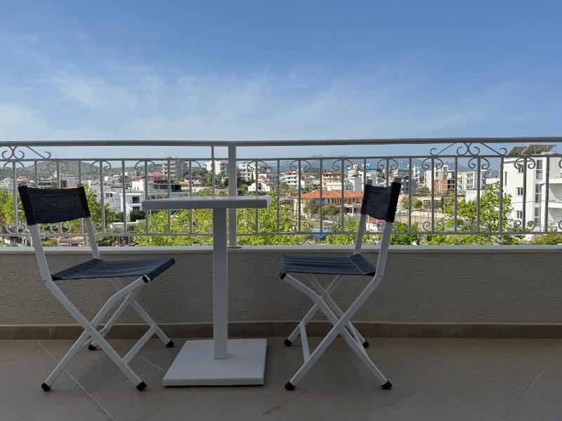 Double Room with Balcony image 4
