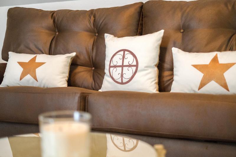 One-Bedroom Apartment image 4