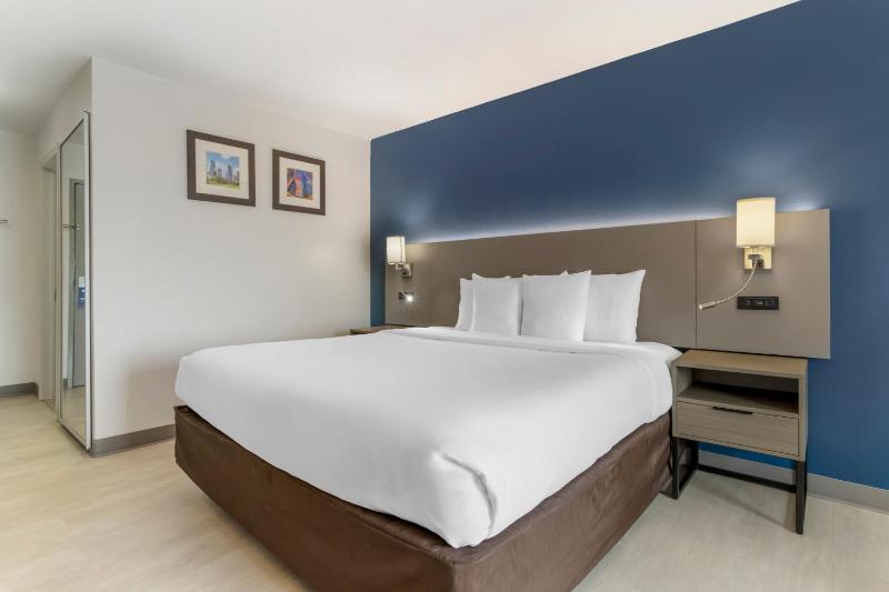 King Room - Non-Smoking image 2