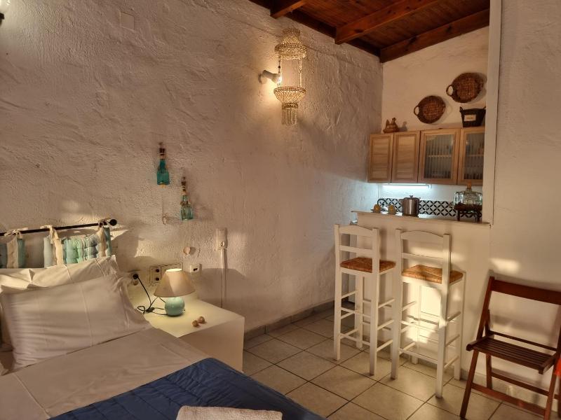 One-Bedroom Bungalow with Sea View image 2