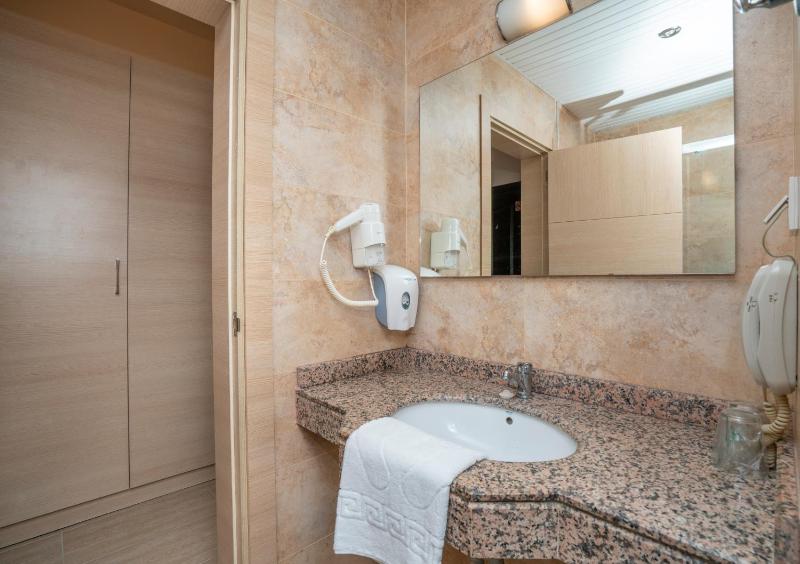 Standard Double or Twin Room image 2