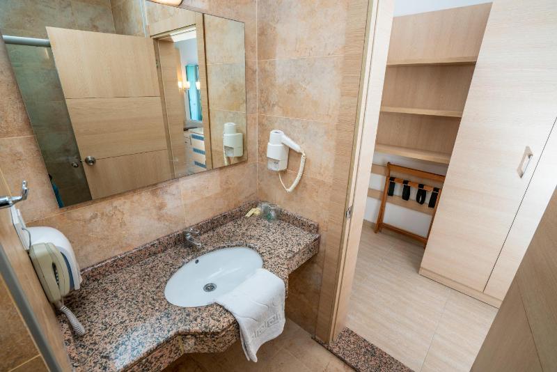 Standard Single Room image 4