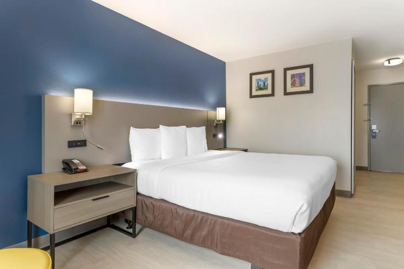 King Room - Accessible/Non-Smoking image 2