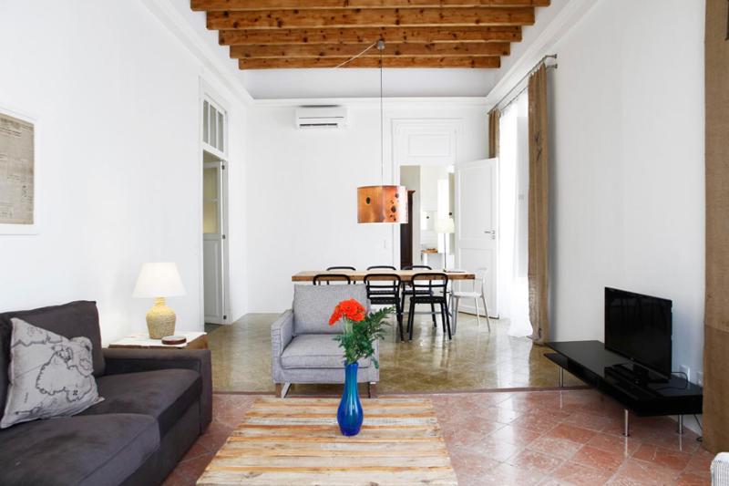 Two-Bedroom Apartment with Castle view image 4