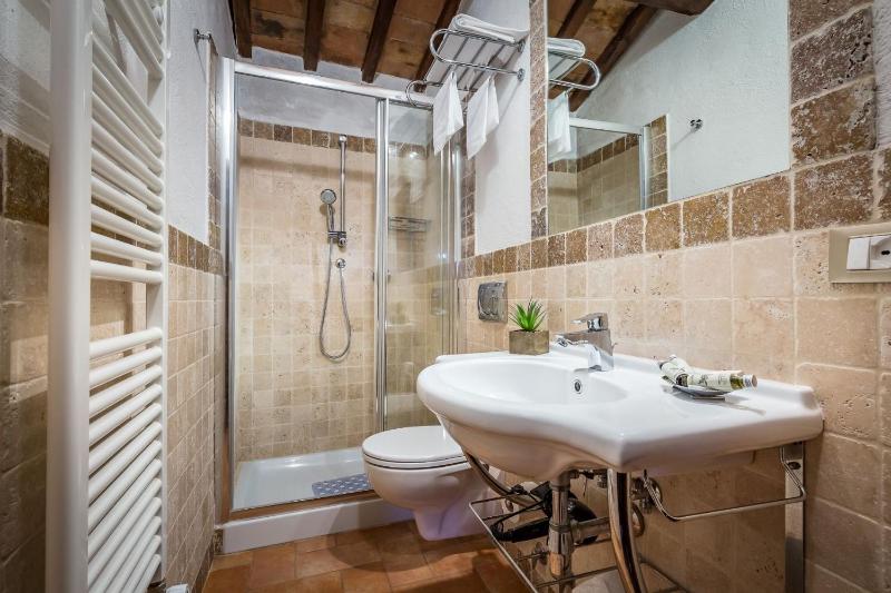 Five-Bedroom Apartment image 4