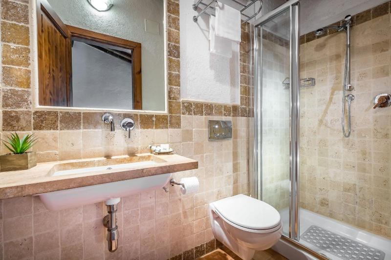 Five-Bedroom Apartment image 2