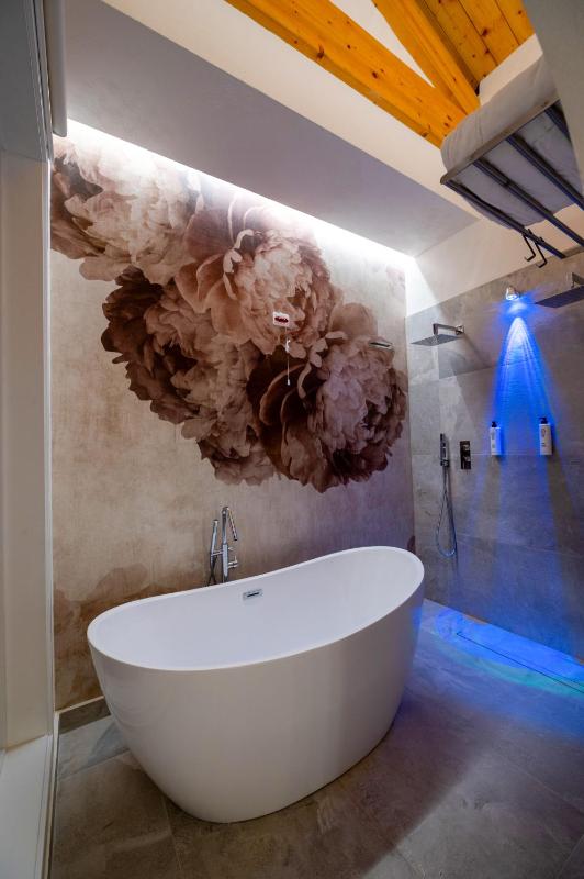 La Divina - free parking - - image 23