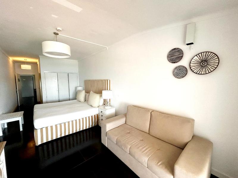 Superior Twin Room with Sea View image 4