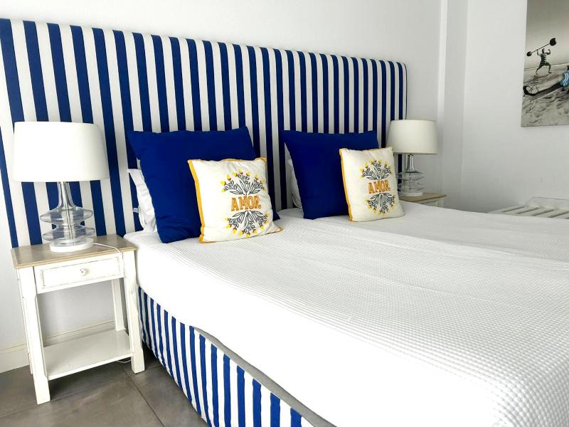 Twin Room with Sea View image 3