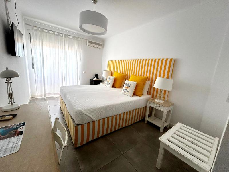 Twin Room with Sea View image 1
