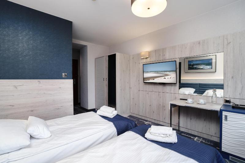 Double or Twin Room without Sea View image 3