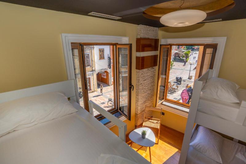Bed in 6-Bed Mixed Dormitory Room image 2